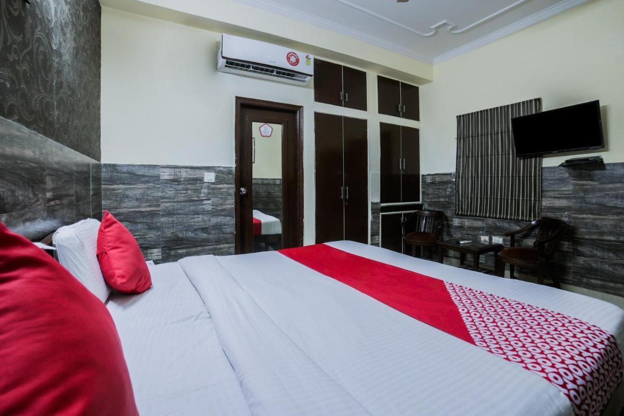 גורגאון Oyo Downtown Inn Near Leisure Valley Park מראה חיצוני תמונה