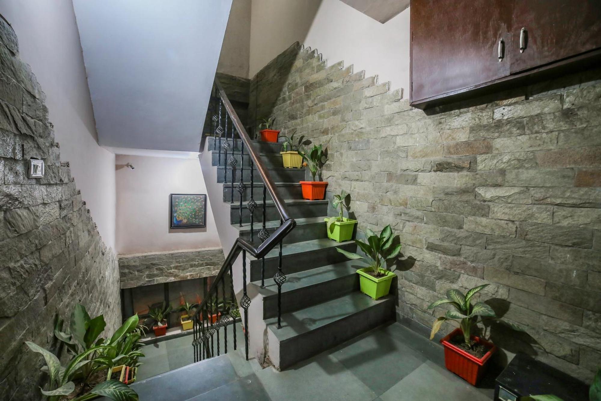 גורגאון Oyo Downtown Inn Near Leisure Valley Park מראה חיצוני תמונה